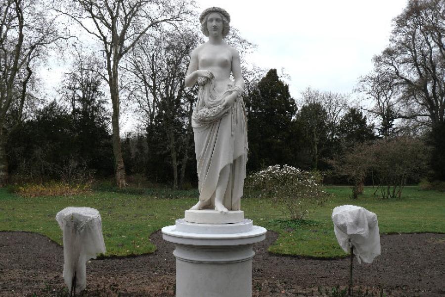 Zurück im Marlygarten: Albert Wolffs "Flora"-Skulptur. © SPSG / Nicole Romberg