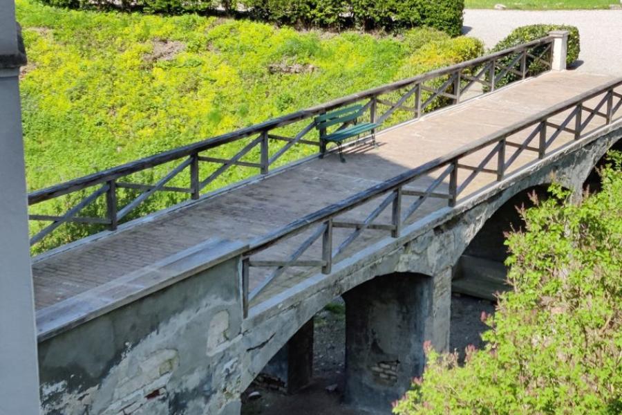 Brücke von Schloss Greifenberg * Foto: Deutsche Stiftung Denkmalschutz/Schabe