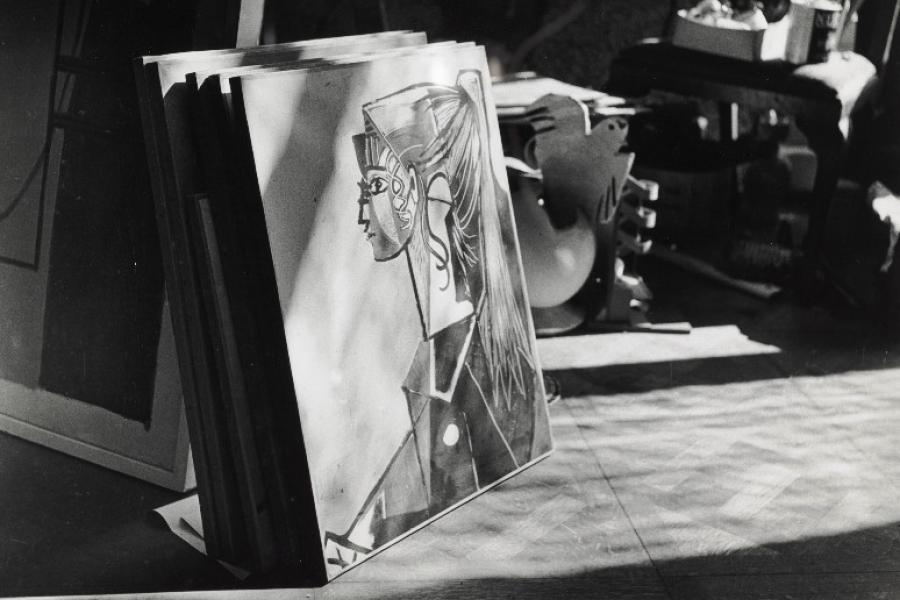 André Villers (1930-2016), L’atelier de Picasso, avec tableau portrait de Sylvette, 1954. Gelatin silver print. Image: 10⅜ x 14¼ in (26.5 x 36.2 cm). Estimate: £800-1,200. Offered in Picasso Ceramics until 1 July 2024 at Christie’s Online. Artwork: © Succession Picasso / DACS, London 2024