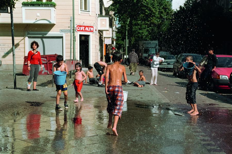 Anne Schönharting, aus der Serie „Berliner Jugend“, Prenzlauer Berg, Berlin, 1999 © Anne Schönharting/OSTKREUZ