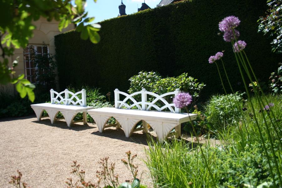 Gartenbänke im Park von Schloss Dyck in Jüchen * Foto: Stiftung Schloss Dyck