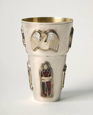 Großer Becher des Stefan-George-Kreises von Gemma Wolters-Thiersch, 1930, Silber, Email Leihgeber: Privatsammlung Sonja Schön, München Bildnachweis: Alexander Lorenzo