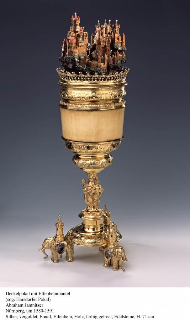 Deckelpokal mit Elfenbeinmantel (sog. Harsdorfer Pokal) Abraham Jamnitzer, Nürnberg, um 1580-1591, Silber, vergoldet, Email, Elfenbein, Holz, farbig gefasst, Edelsteine, H. 71 cm