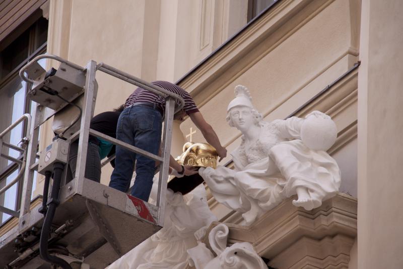 STADTPALAIS Hauptportal Montage Skulpturen 4 © LIECHTENSTEIN. The Princely Collections, Vaduz-Vienna