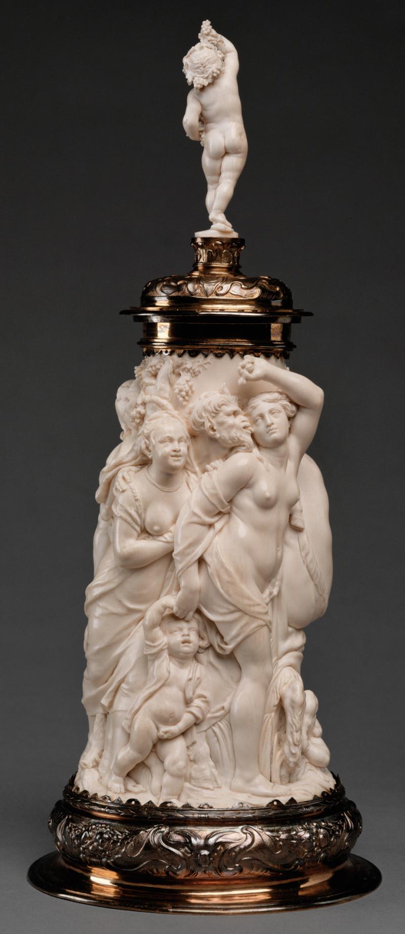 Deckelhumpen mit Bacchanal (429 KB) Augsburg, 2. Viertel 17. Jahrhundert, Umkreis Georg Petel, Ferdinand Murmann (?) Elfenbein, Silber vergoldet, H. 38 cm ©Kunsthistorisches Museum Wien