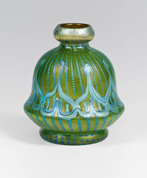 Franz Hofstötter  € 12.000 - 20.000; (1871 München - 1958) Vase Johann Lötz Witwe, Klostermühle, 1900 Form: Franz Hofstötter; Prod. Nr. 396; H. 18,2 cm