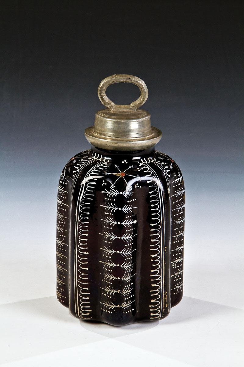 Lot 169: Bedeutende Flasche mit Zinnschraubverschluss, Deutschland oder Böhmen, 17. Jh., H. 21,5 cm, Erlös 10.100 €