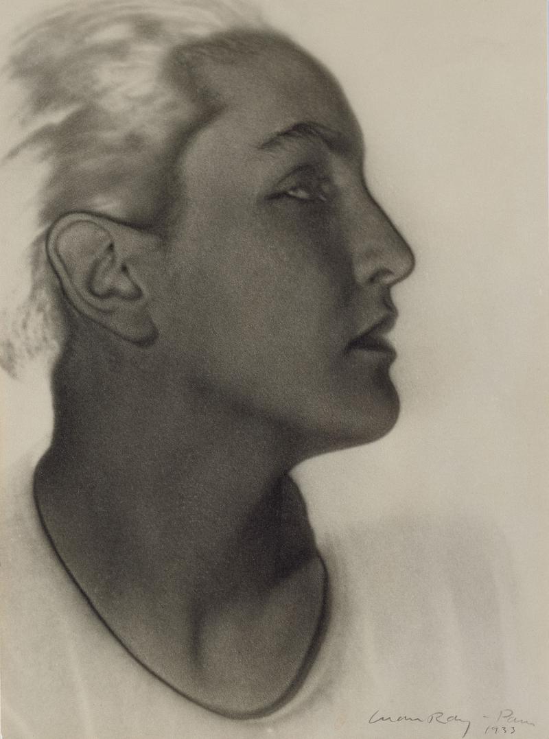 Man Ray Porträt von Meret Oppenheim, 1933, Sammlung FOTOGRAFIS der Bank Austria UniCredit AG im Museum der Moderne Salzburg © Man Ray Trust/VBK, Wien, 2013