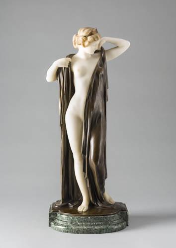 ‚Phryne‘ von Ernst Seger (1868 Neurode - Berlin 1939)  (Taxe 9.500 €).