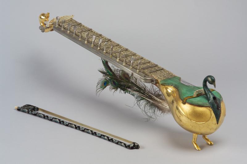 Tagore Saiteninstrument (382 KB) Indien Sammlung Tagore, Schenkung 1880 © KHM mit MVK und ÖTM