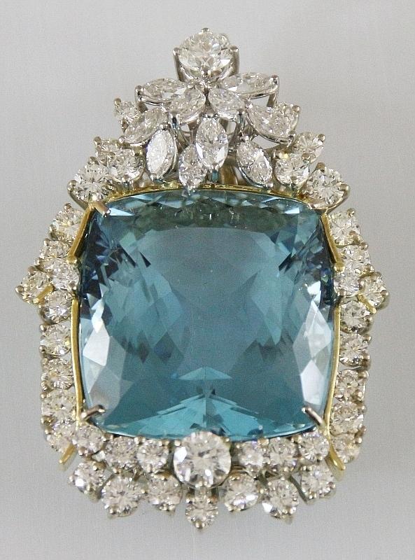 Katalog-Nr. 1078 - Aquamarin Anhänger (ca. 46,4ct.) mit Brillantbesatz (ca. 6,5ct.) gefasst in 750er Weißgold.  Limit: 35.000,00 EUR