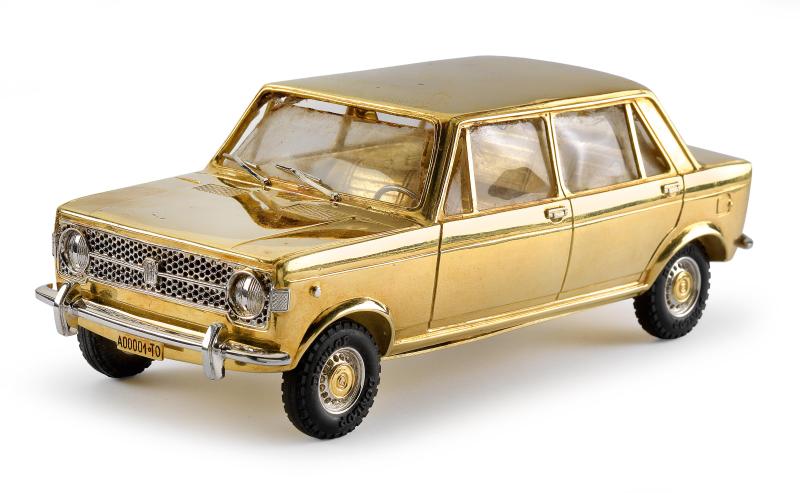 Fiat 128 aus 18karätigem Gold, um 1969, Modell Maßstab 1:18, Rufpreis € 26.000 Fotonachweis: Dorotheum