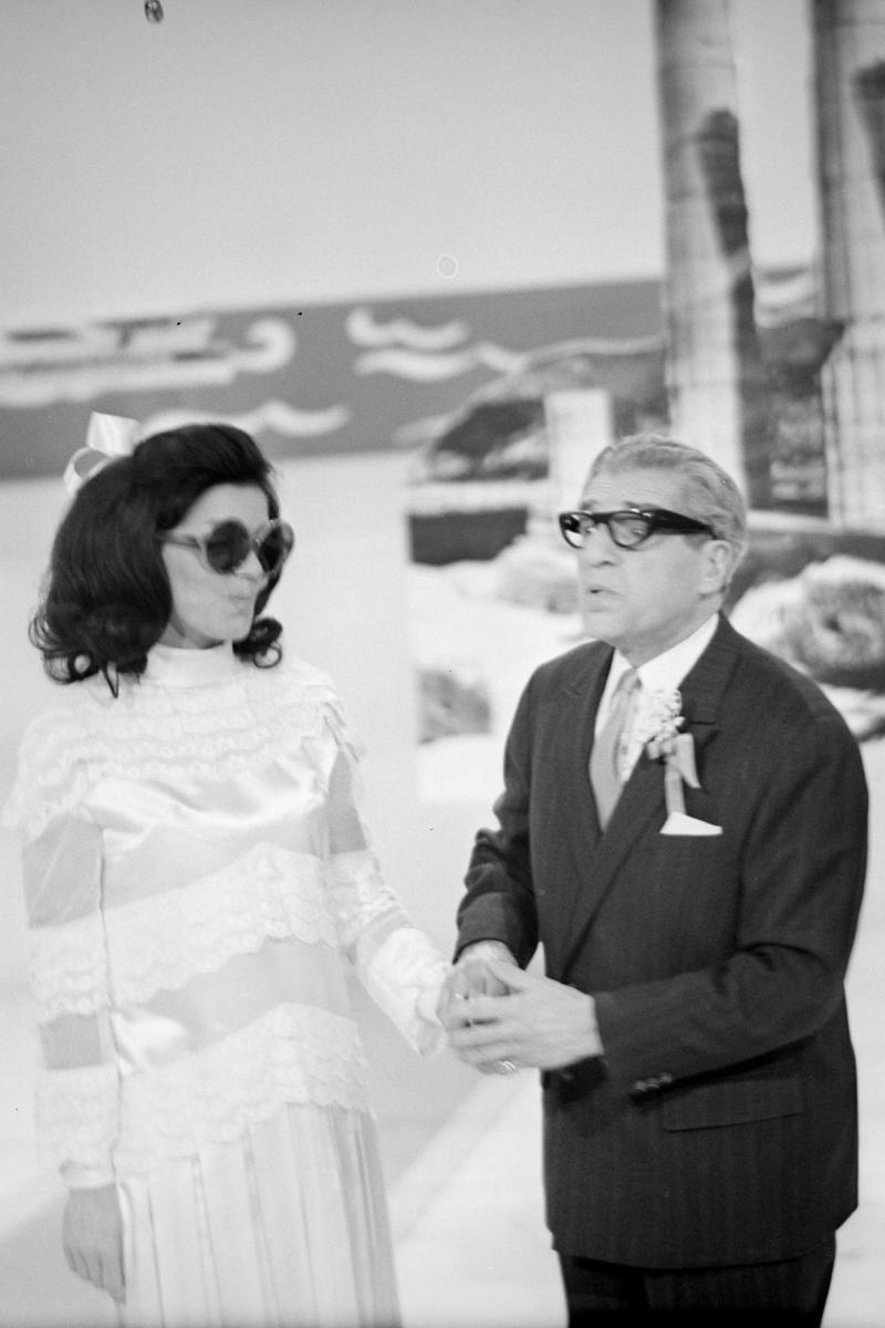 Karl Farkas und Elly Naschold parodieren Jackie Kennedy und Aristoteles Onassis Fotografie von Franz Wilhelm Scheidl 1968