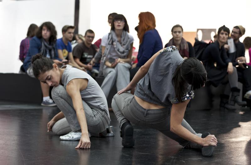 VIENNA Live: Love; Performance by Maria Hassabi with Hristoula Harakas Photo © VIENNAFAIR / Piers Erbslöh