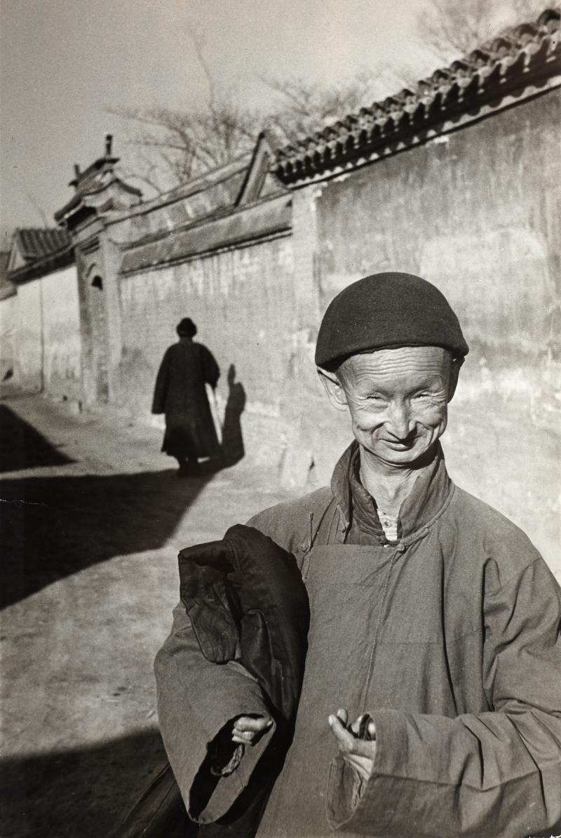 Lot 88: Henri Cartier-Bresson, „Eunuch der letzten Kaiserdynastie“ Startpreis: EUR 6.000 Schätzpreis: EUR 10.000 - 12.000