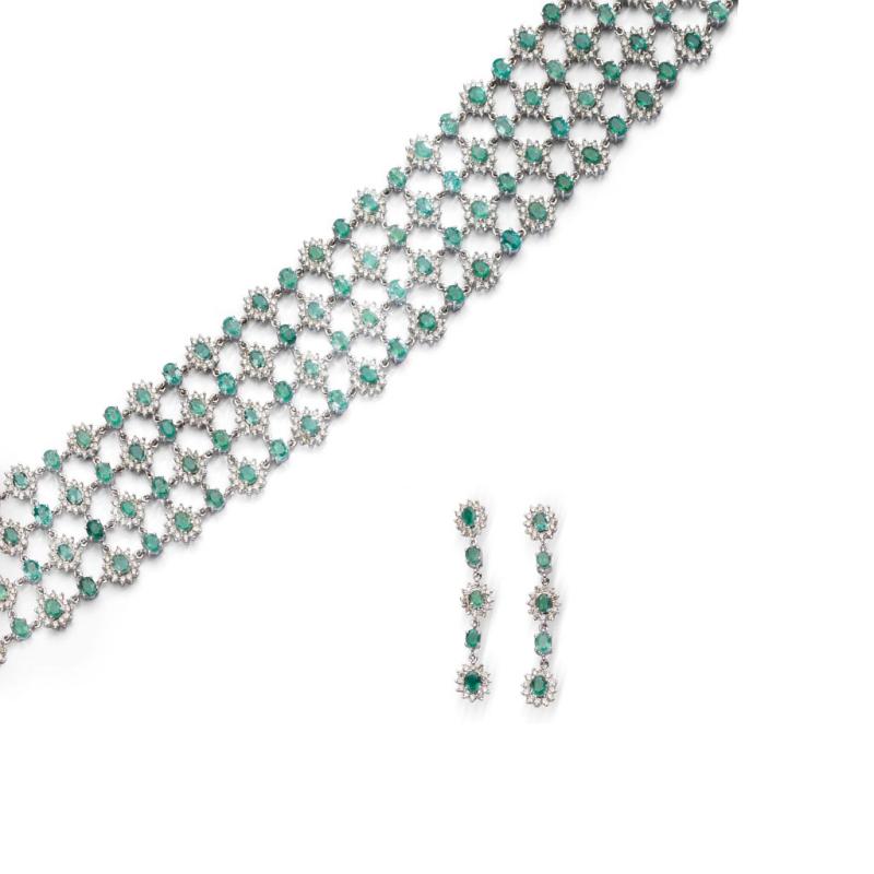 2294 Smaragdgarnitur. Breites Collier und Paar Pendeloques. Diamanten ca. 15,05 ct. Smaragde ca. 43,79 ct. Ausruf: 13.800 Euro Zuschlag: 13.800 Euro