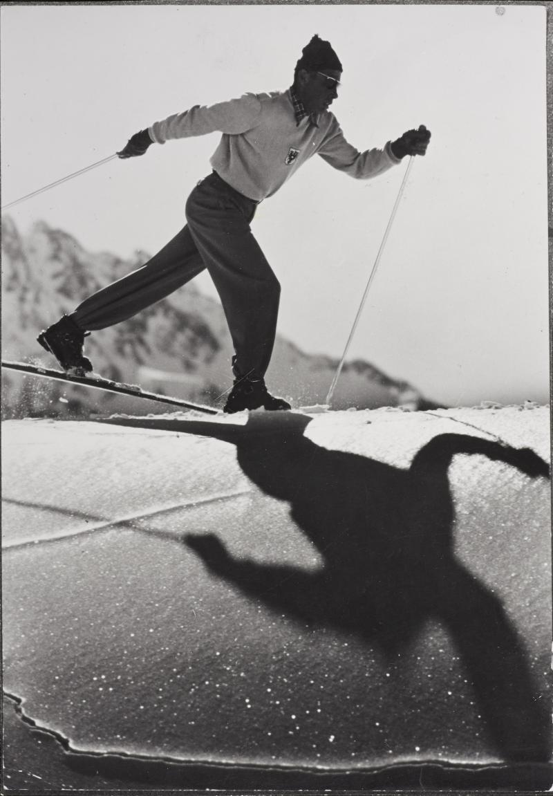 Stefan Kruckenhauser Gleitschritt 1950er-Jahre aus „Österreichischer Schilehrplan“ © Fotosammlung WestLicht