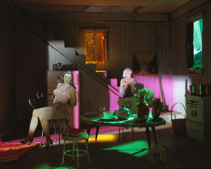 Laurie Simmons, The Long House (Downstairs Kitchen), 2004, Cibachrome Print, 121 x 150 cm, Courtesy: Sammlung Goetz, München