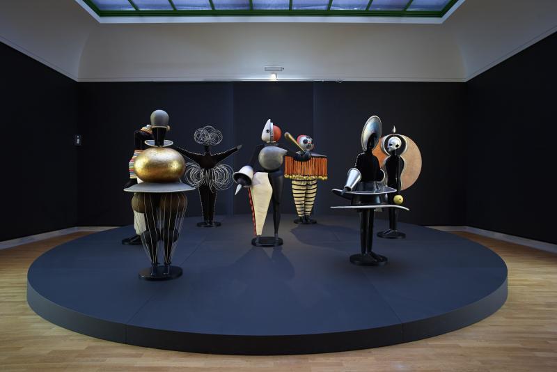 Oskar Schlemmer, Das Triadische Ballett, 1922, verschiedene Materialien, Präsentation der Staatsgalerie Stuttgart 2013, Leihgabe der Freunde der Staatsgalerie Stuttgart seit 1979