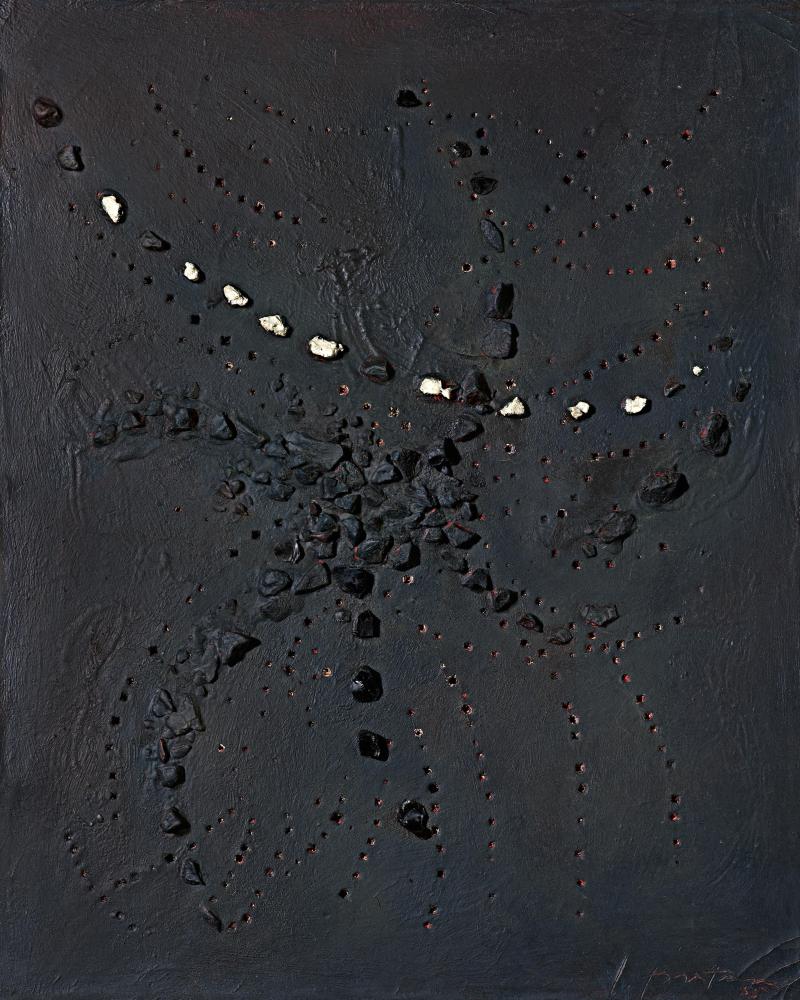 Lucio Fontana (1899 - 1968) Concetto spaziale, 1955, signiert, datiert 55, Löcher, Steine und schwarzes Acryl auf Leinwand, 50 x 40 cm erzielter Preis € 653.800