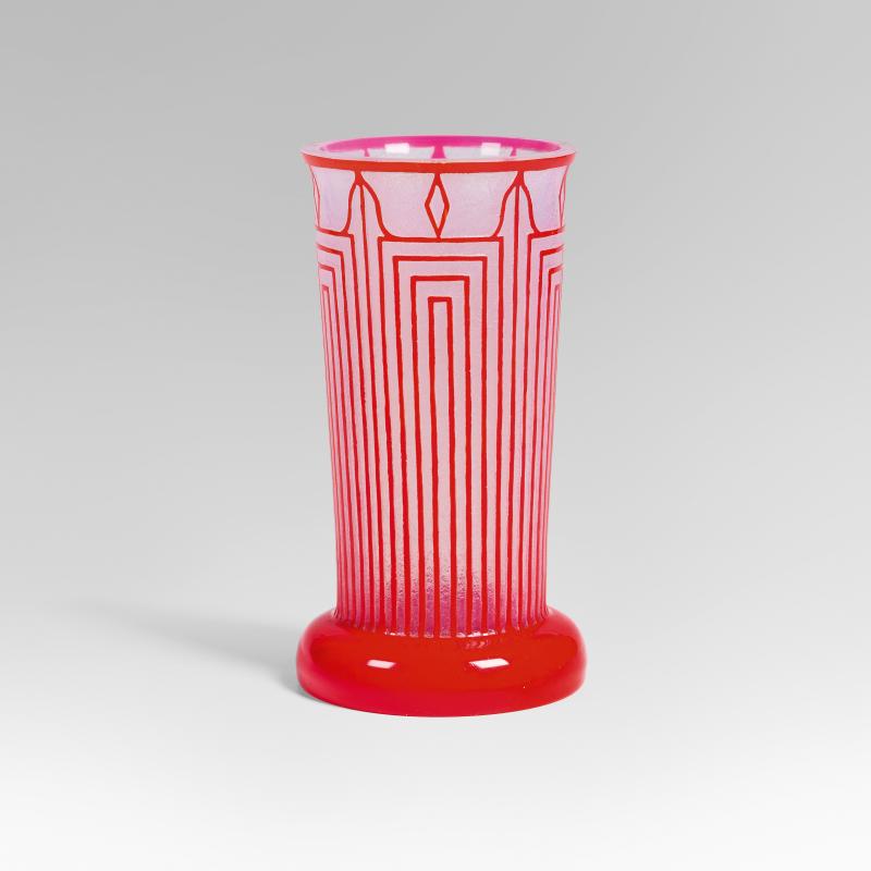 Josef Hoffmann Schätzpreis € 18.000 - 35.000 (Pirnitz 1870 - 1956 Wien) Gefußte Vase für die Kölner Werkbundausstellung 1914 Johann Lötz Witwe GmbH., Klostermühle, 1913