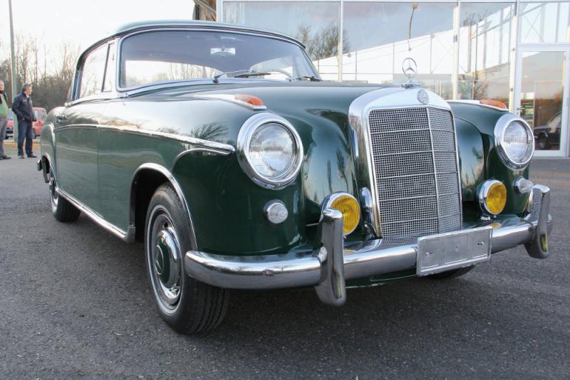 Lot Nr. 318 1958 Mercedes-Benz 220 S Coupe, eines von 37 gebauten Schiebdachcoupes erzielter Preis € 63.840