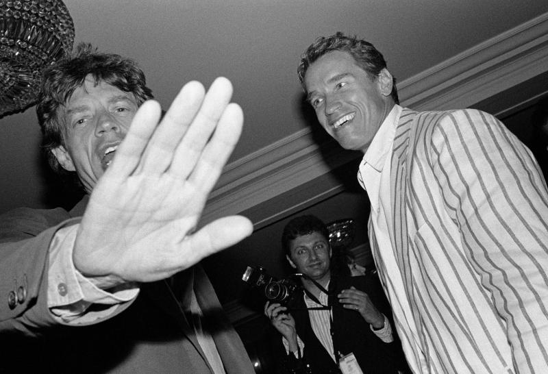 Jean Pigozzi  Mick Jagger und Arnold Schwarzenegger, Hôtel du Cap, Antibes, 1990