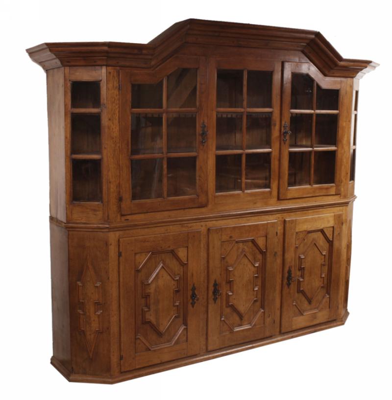 Vitrinenschrank, Eiche, Barock, H 120cm, B 265cm, T 58,5cm, (Unterteil) H 100cm, B 238cm, T 47cm, Gebrauchsspuren, Limit 1800 Euro