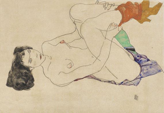 Lot: 114003199   Schiele, Egon  Liegender weiblicher Akt mit angezogenen Beinen, 1913.  Schätzpreis: 300.000 EUR / 393.000 $