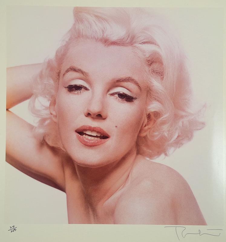 Kat.-Nr.: 11 06461               Bert Stern, geb. 1929-2013,                 Marilyn Monroe, C-Print auf                Kodak Fotopapier, handsig-               niert, nummeriert 24/250, ca.               60,8 x 50,7 cm               Limit 1.800,- €