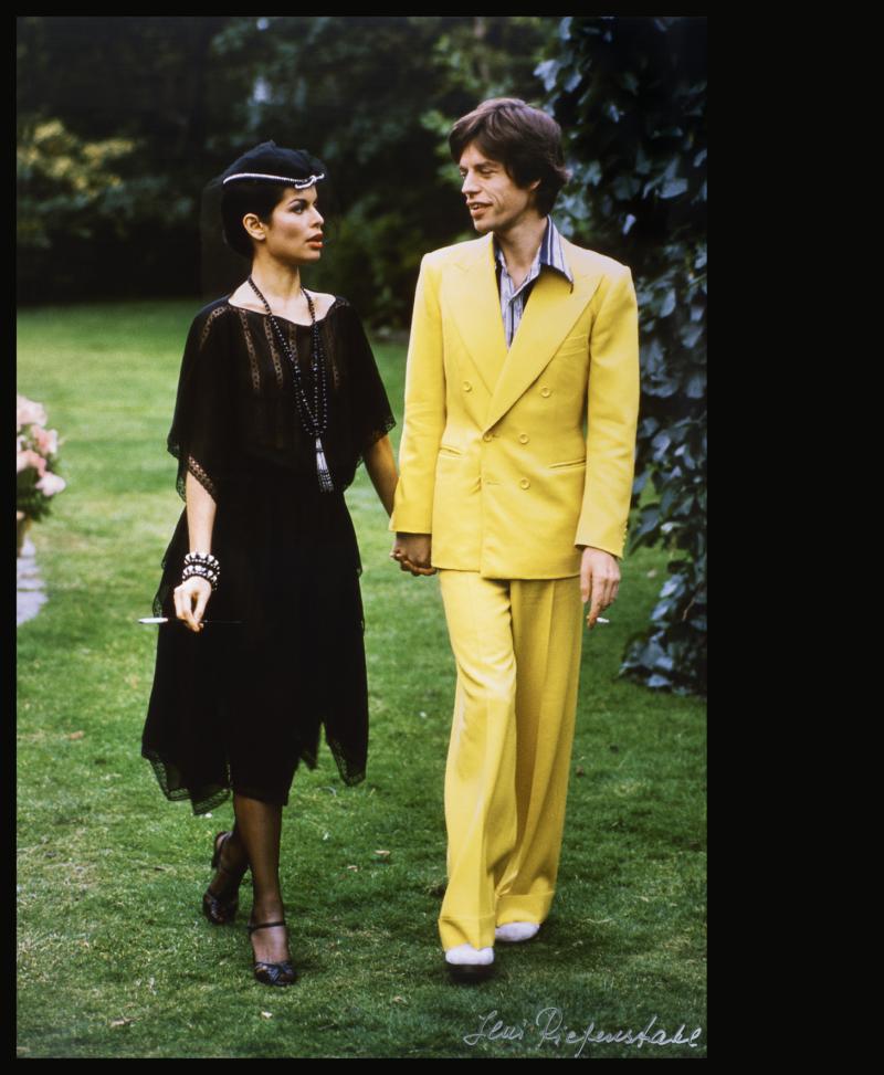 Los 126 LENI RIEFENSTAHL (1902 – 2003), Mick & Bianca Jagger, 1974, 7 chromogenic prints, jeder 60 x 50 cm, signiert