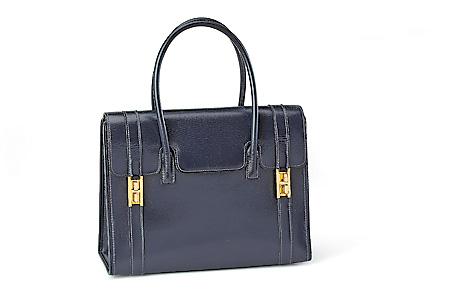 Kat.-Nr. 12 00072 Dunkelblaue HERMES DRAG BAG, 1970er Jahre, dunkelblaues Leder, Design Robert Dumas 1964, ca. 21 x 26 cm 3.900,- €