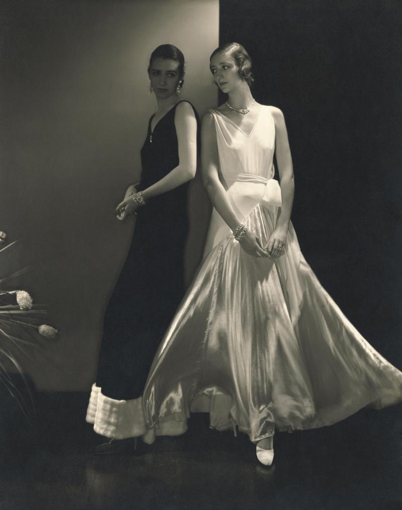 10 EDWARD STEICHEN Marion Morehouse und ein unbekanntes Model in Kleidern von Vionnet, 1930 Courtesy Condé Nast Archive © 1930 Condé Nast Publications