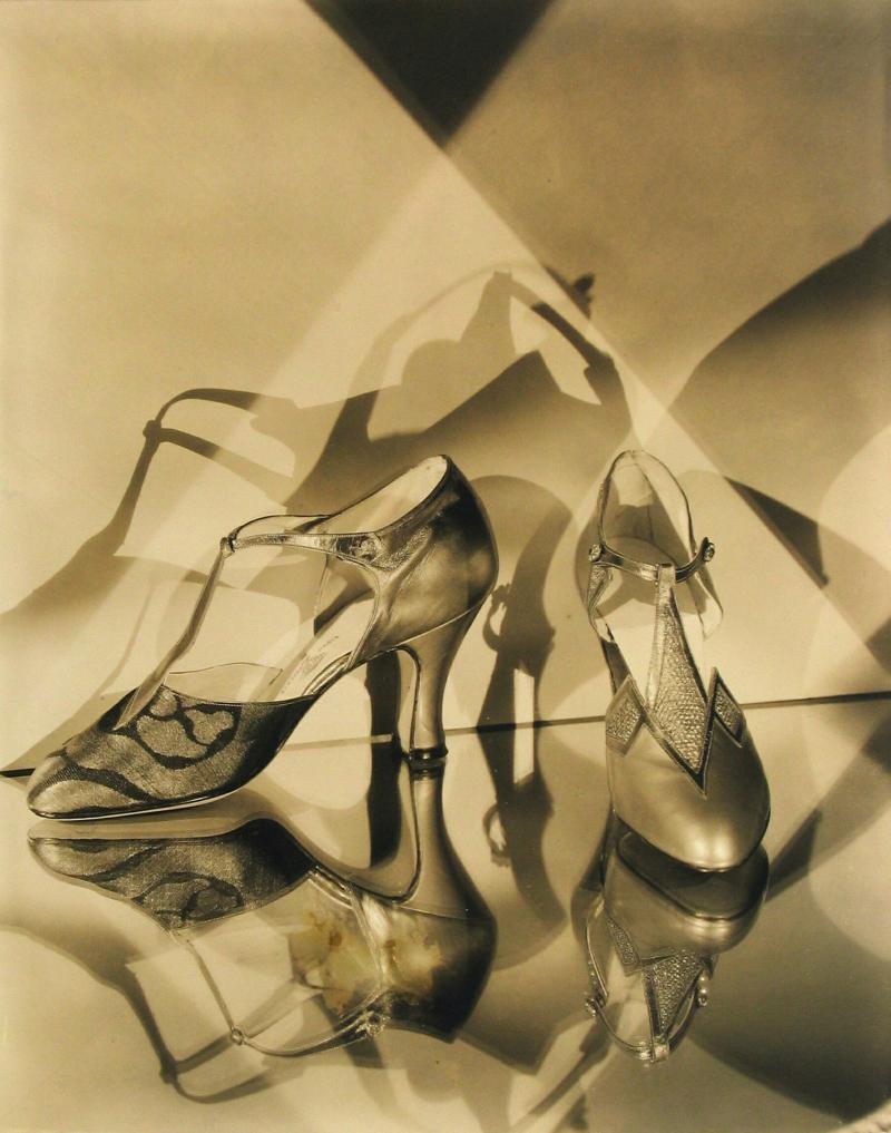 04 EDWARD STEICHEN Abendschuhe von Vida Moore, 1927 Courtesy Condé Nast Archive © 1927 Condé Nast Publications