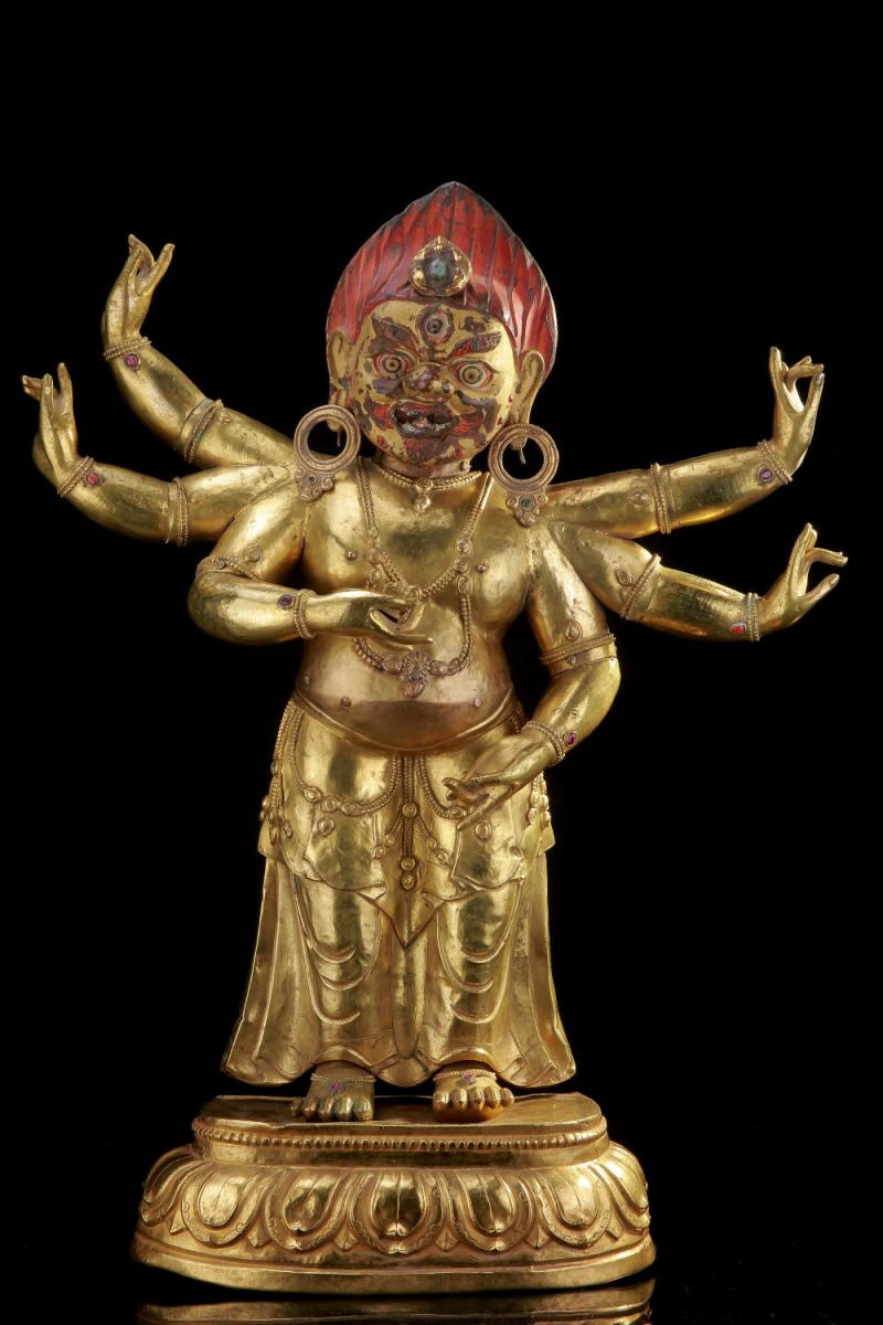 Repoussé-Figur des Sadbhuja-Mahakala Tibet, Ende 18./frühes 19 Jh.; Höhe 63 cm  Zur Verfügung gestellt von: Galerie Darya