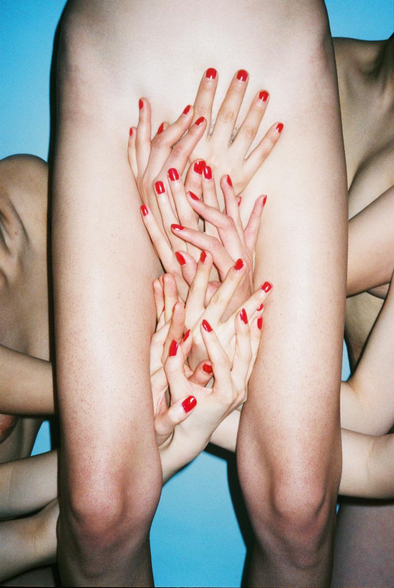 11 © Ren Hang