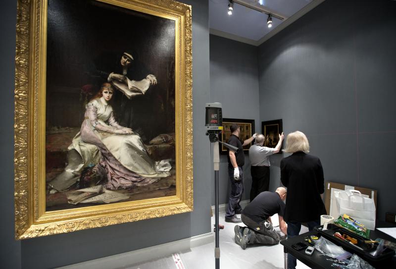 Building up TEFAF Maastricht 2015  Photographer: Harry Heuts