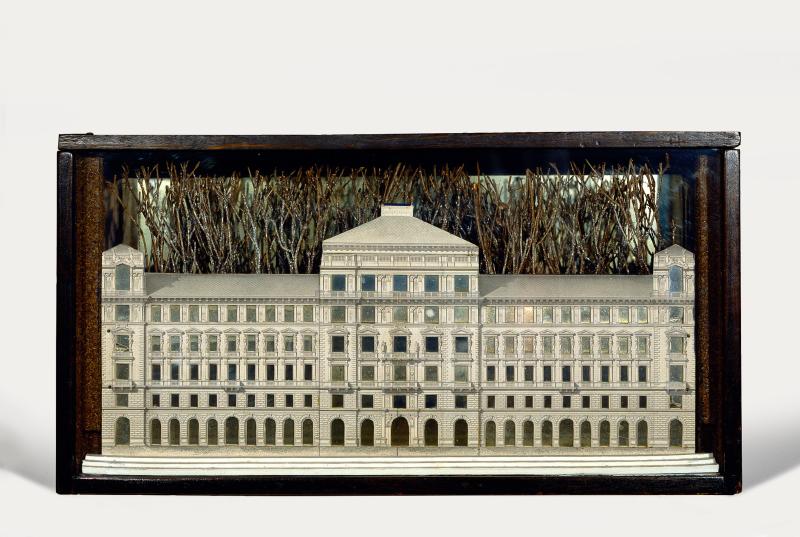 Joseph Cornell Palace 1943 Box construction, 26.7 x 50.5 x 13 cm The Menil Collection, Houston Photo The Menil Collection, Houston. Photography: Hickey-Robertson © The Joseph and Robert Cornell Memorial Foundation / Bildrecht, Wien, 2015