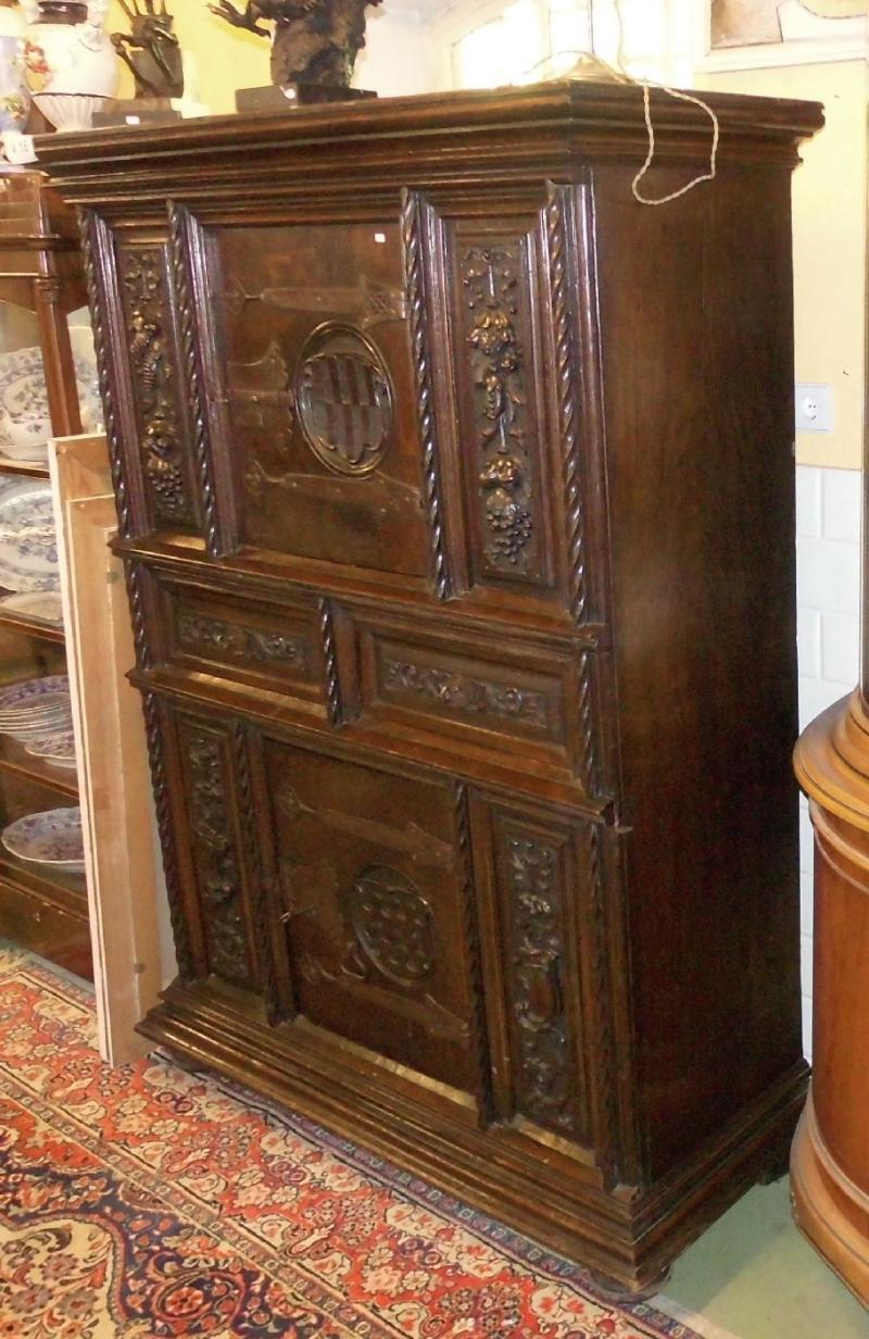 SCHRANK / BROTSCHRANK um 1600 / Renaissance mit partiellen Ergänzungen, Eiche, Limitpreis:	3.500 € gebeizt.