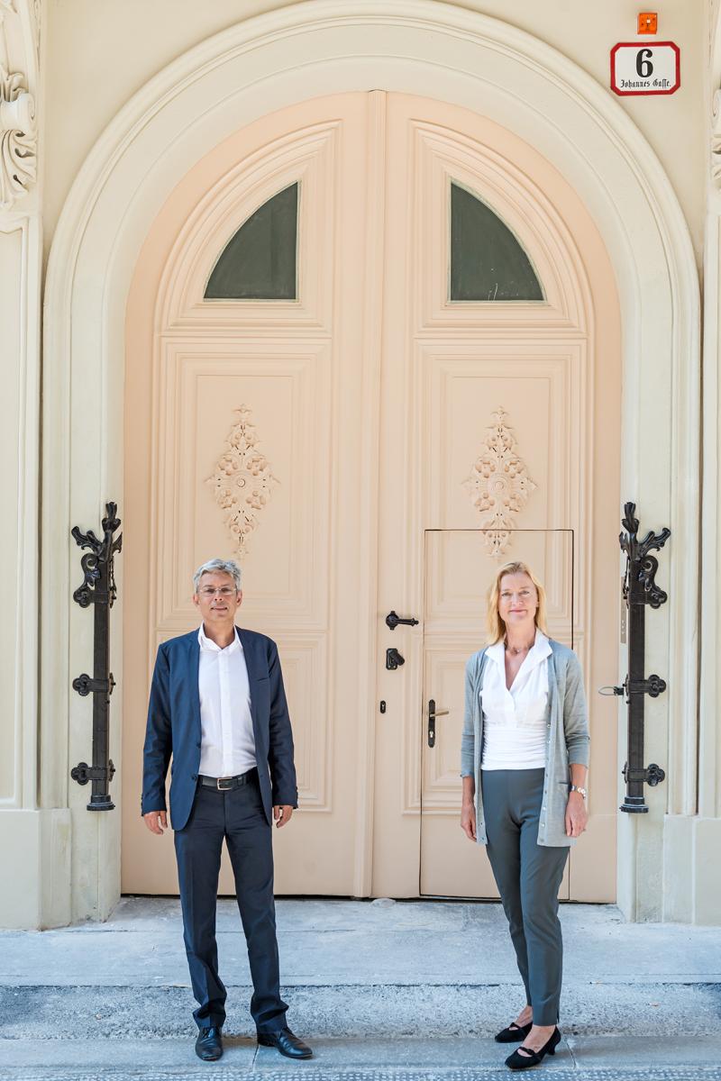 Generaldirektorin Dr. Johanna Rachinger und Museumsdirektor Dr. Bernhard Fetz Eingangsportal des Literaturmuseums