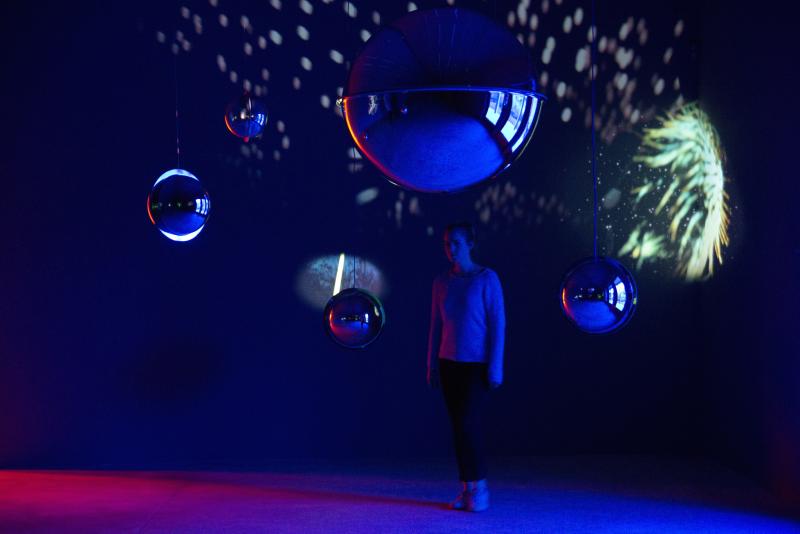 Pipilotti Rist Sleeping Pollen, 2014 Audio-Video-Installation Dimensionen variabel, 7 Loops Installationsansicht, Hauser & Wirth Somerset, 'Stay Stamina Stay', Somerset, England (2014) Foto: Ken Adlard Courtesy die Künstlerin, Hauser & Wirth und Luhring Augustine