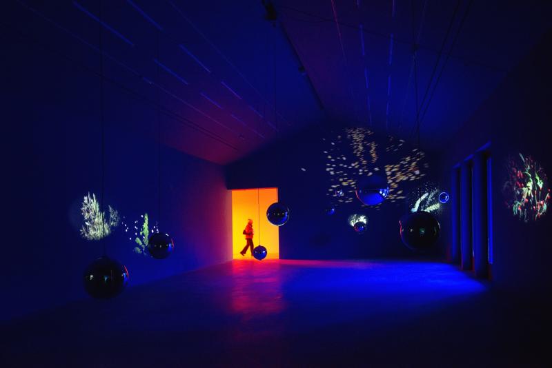 Pipilotti Rist Sleeping Pollen, 2014 Audio-Video-Installation Dimensionen variabel, 7 Loops Installationsansicht, Hauser & Wirth Somerset, 'Stay Stamina Stay', Somerset, England (2014) Foto: Ken Adlard Courtesy die Künstlerin, Hauser & Wirth und Luhring Augustine