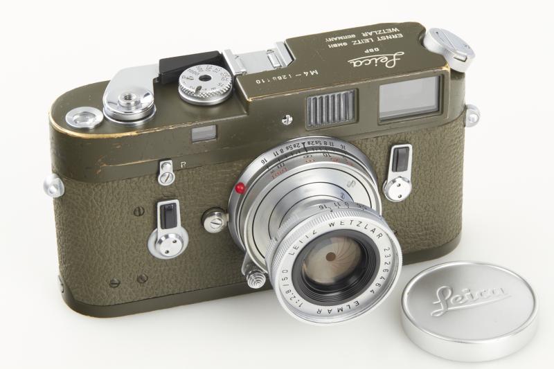 08 – Los 208 Leica M4 olive Jahr: 1970 Seriennummer: 1266110 € 40.000 / € 70.000-90.000