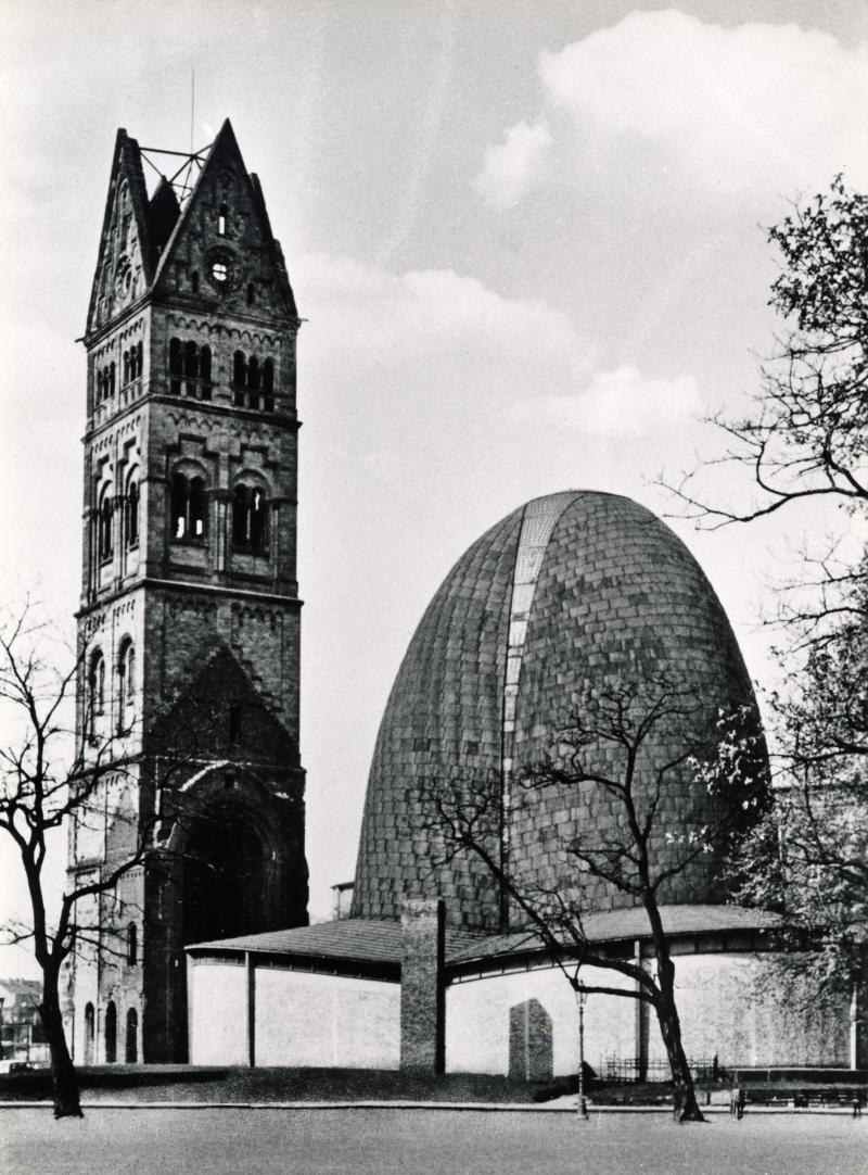 Paul Schneider-Esleben. Architekt  Paul Schneider-Esleben, St. Rochus, Düsseldorf (1952-55)  © Architekturmuseum TUM Foto: Rudolf Eimke