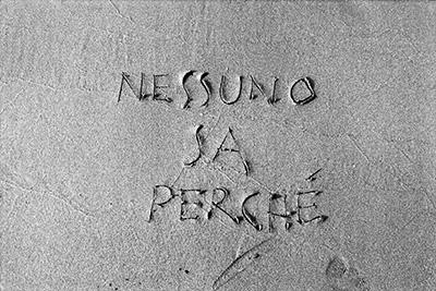 Kurt Benning   NESSUNO SA PERCHÈ   Entstanden im September 1982 auf der Äolischen Insel Vulkano   Druck auf Aluminiumverbundplatte 60 x 40 cm