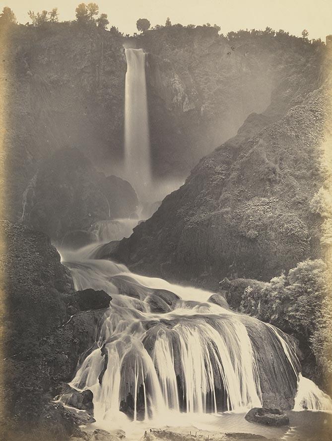 Robert MacPherson (1814-1872) Cascata delle Marmore bei Terni, um 1858 Albuminpapier, 42,2 x 31,3 cm © Bayerische Staatsgemäldesammlungen/Sammlung Dietmar Siegert