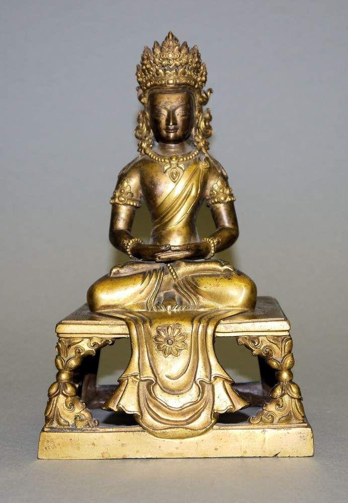 Los 0076 - Bronzeplastik des Buddha Amitayus, Qianlong-Zeit, China 18. Jh. Schätzpreis:	3.000 - 4.000 EUR