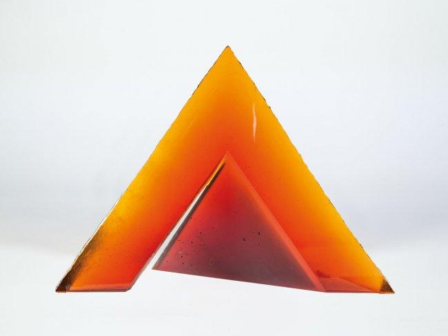 Bedeutende Plastik ''Open Pyramide'', Katalogpreis: 40.000 - 50.000 €, Zuschlagspreis:	55.000 EUR