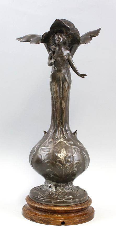 Petiz, Figürliche Prunkvase Jugendstil Limit in EUR 350.-