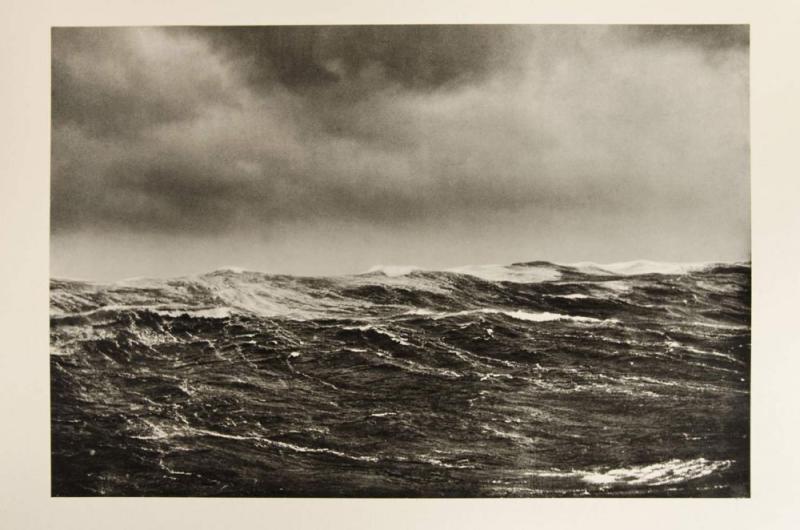 Larisch-Moennich, F. (J.) von, Das Weltmeer. Wellen der Hochsee und Brandung (Deckeltitel). 2 Bde. Zus. 26 Photographien (49 x 70 cm). Ca. 1910-20. Schätzpreis:	12.000 EUR